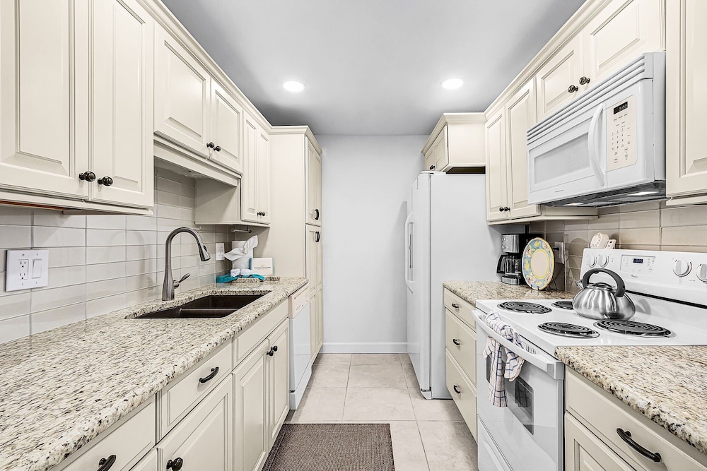 1511 Seas The Day: Batiki West Unit #504 2 Bedroom Condo