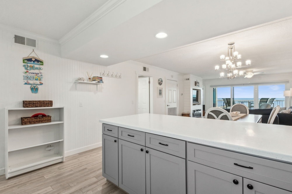 663 Amelia By The Sea 2 Bedroom Condo