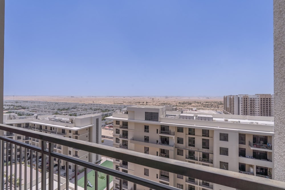 Stunning 1 BR With Pool View in Rawda Apartments