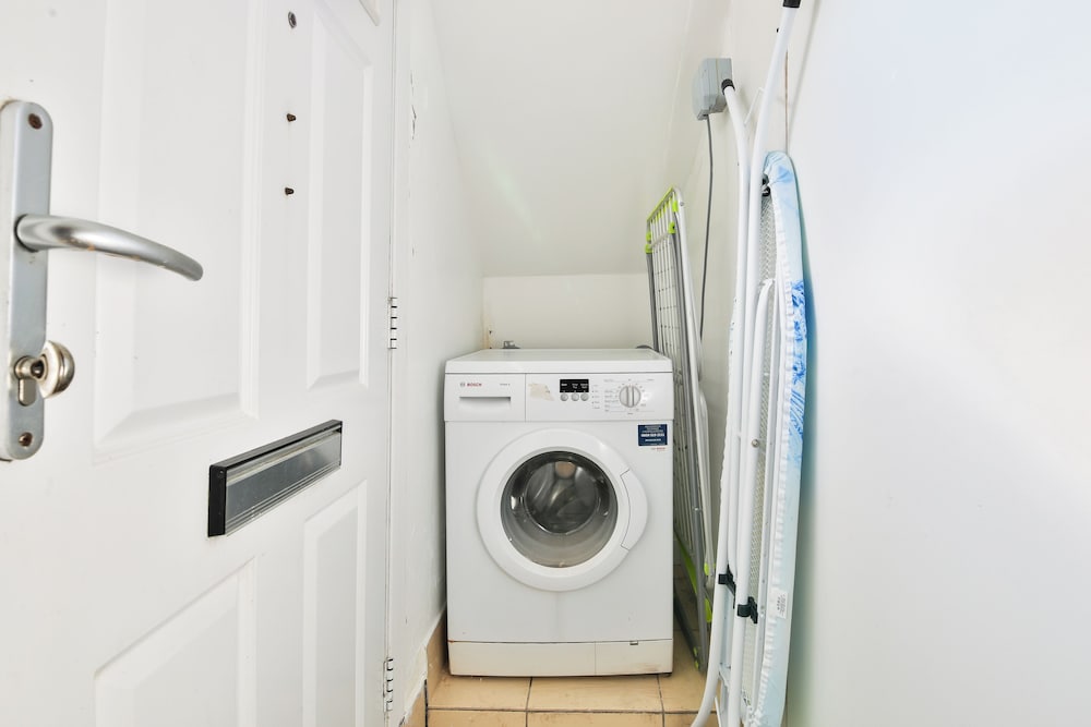 2 Bed Apartment Near Cardiff Bay