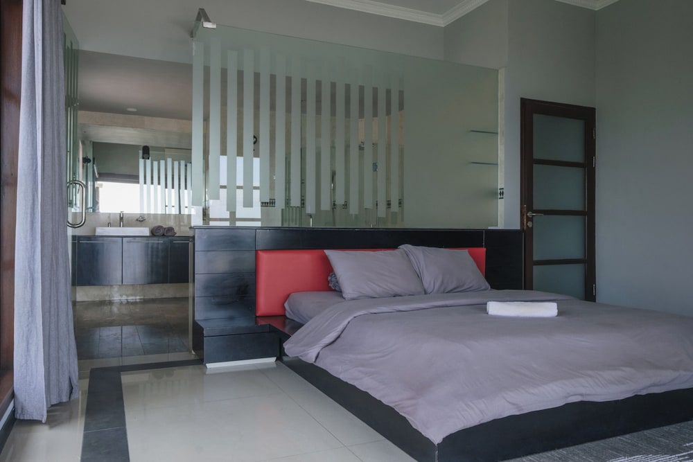 Blue Marlin 6-BR Villa Singaraja Bali