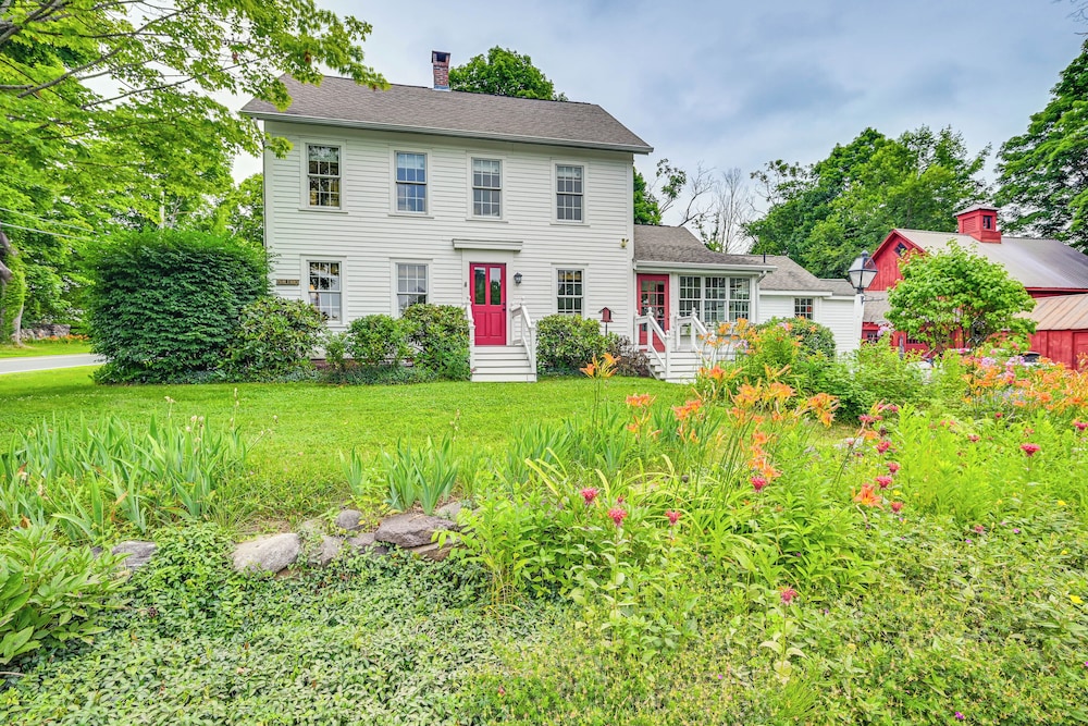 Historic Farmhouse Near Mountains & Colleges!