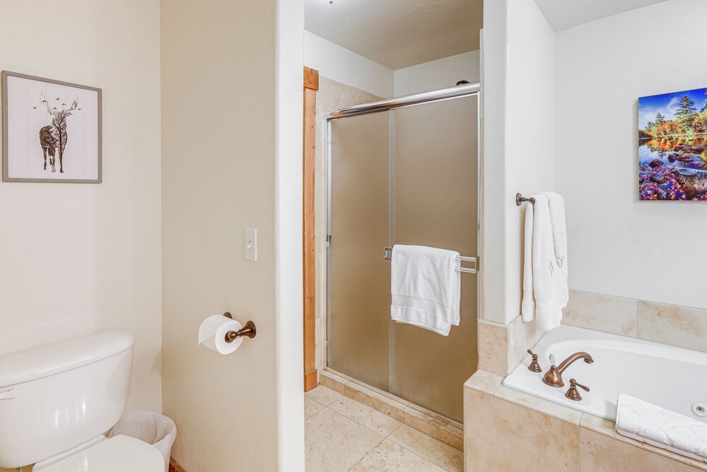 1 Mi to Ponderosa State Park: Condo w/ Pool Access