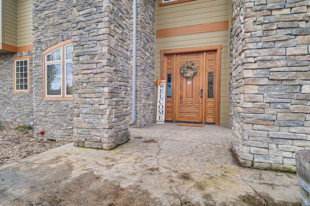 Klamath Falls Vacation Rental w/ Resort Amenities! view 5