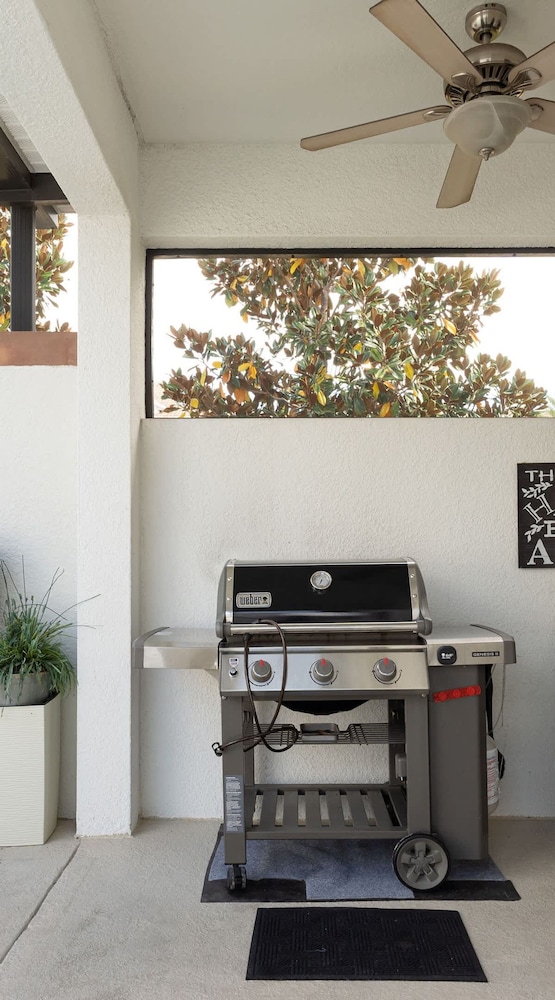 Private Pool and BBQ at Storey Lake 5BR