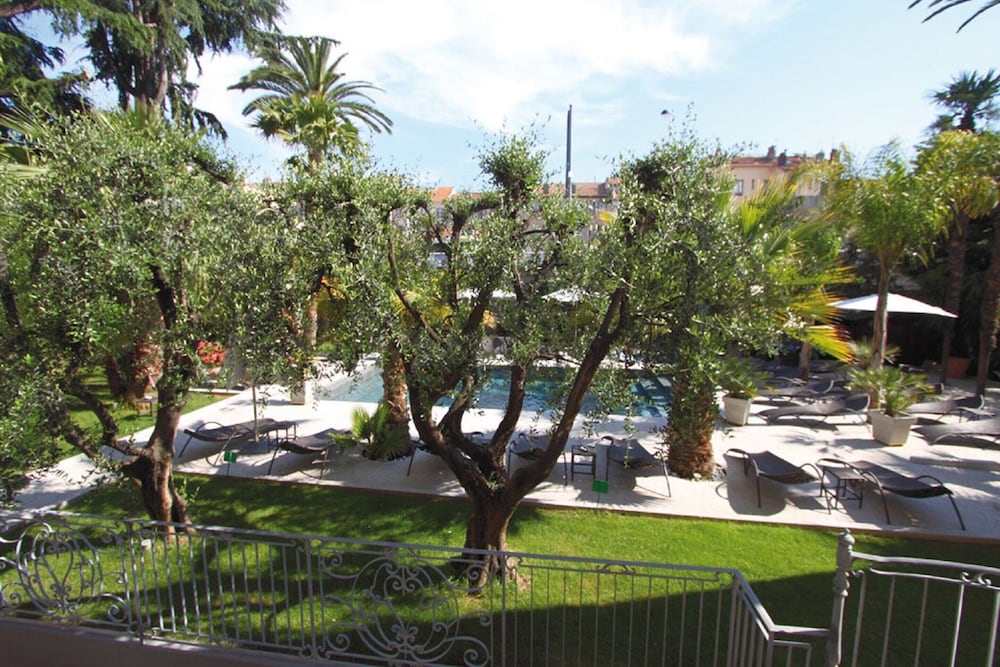 Terrace Apartment in Cannes