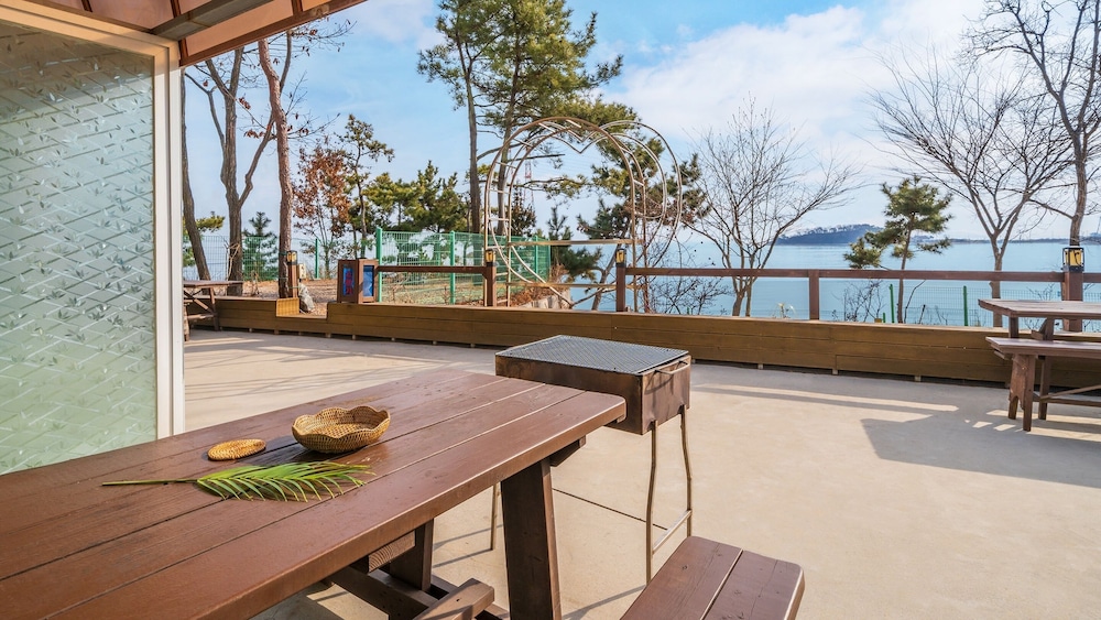 Yeongheungdo Rainbow Ocean View Pension