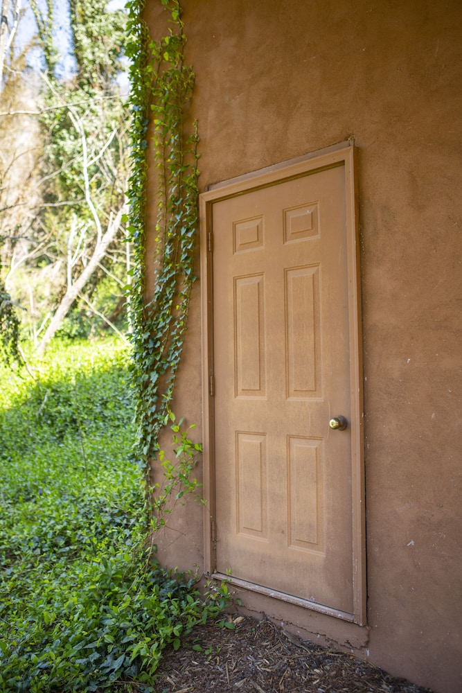The Chimney Rock Inn & Cottages