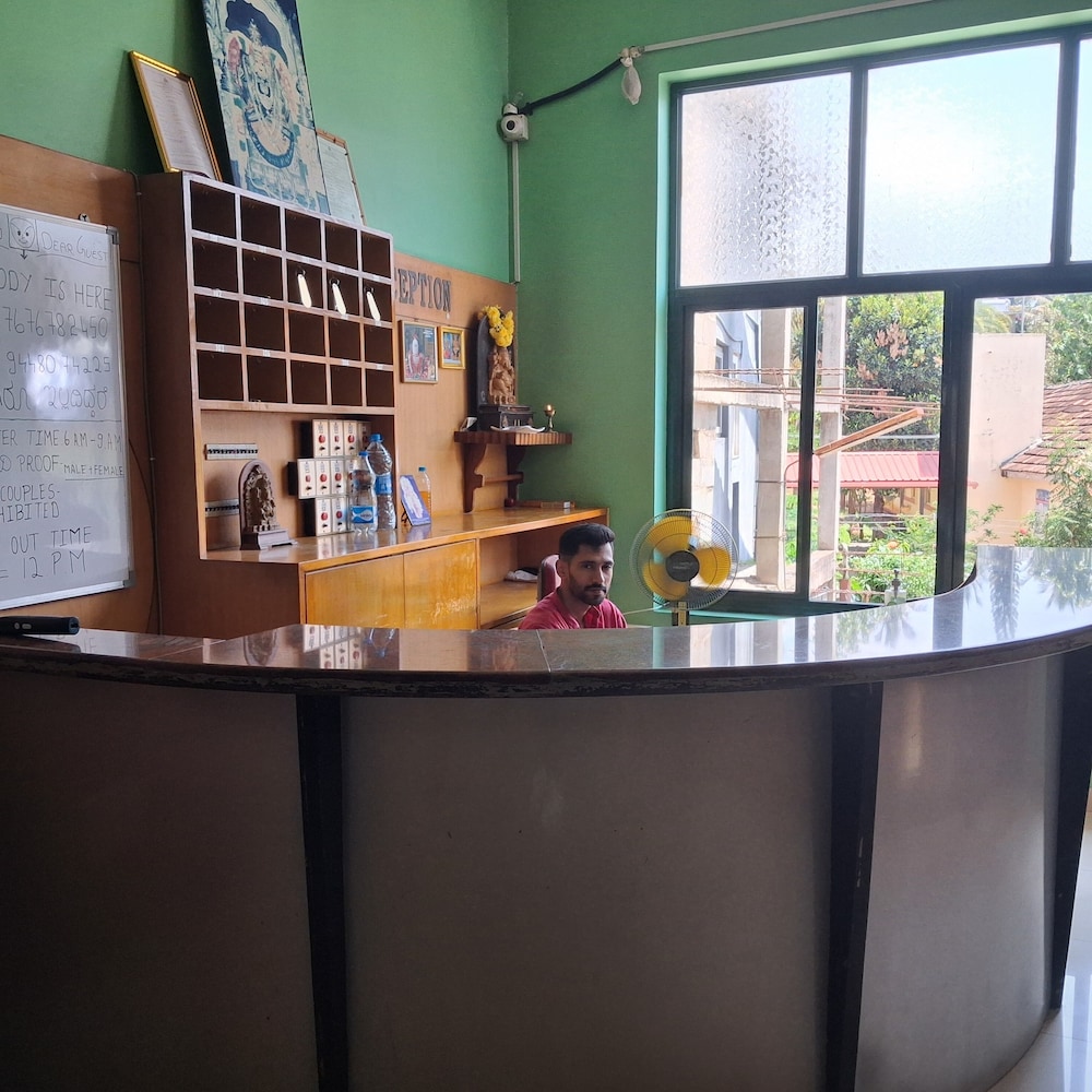 Sri Vinayaka Lodge