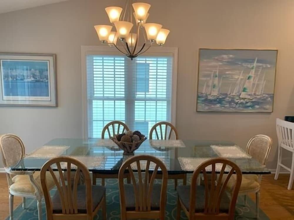 Absolute Bliss Private 4 Bedroom Home by RedAwning