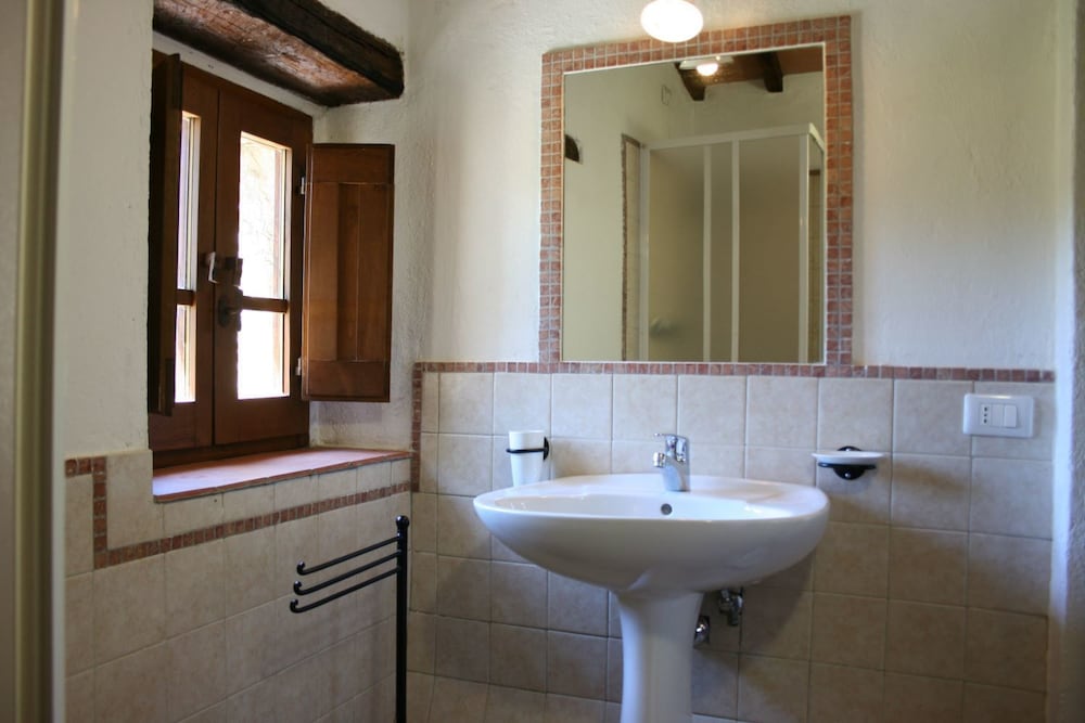 Cortona Vacations - Stunning private villa with private pool, WIFI, TV, pets allowed and parking, close to Cortona - Property Image 7