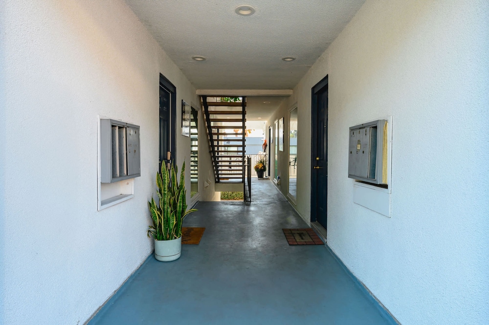 Chic Modern Stay w Patio Near LA Best Sights6