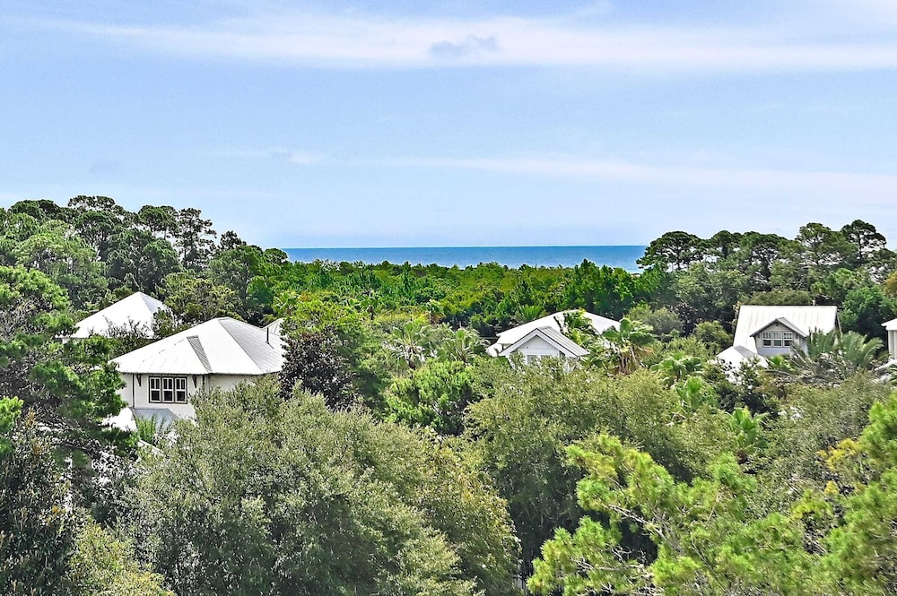 Rooftop Deck w/ Views, Pool, Luxury 5bdr Resorting To Happiness by Avantstay