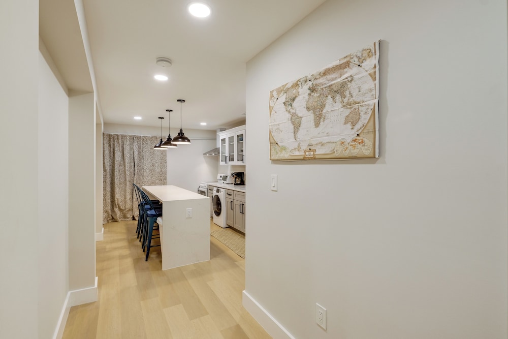 Walk to Metro & Dtwn Silver Spring! Sleek Apt
