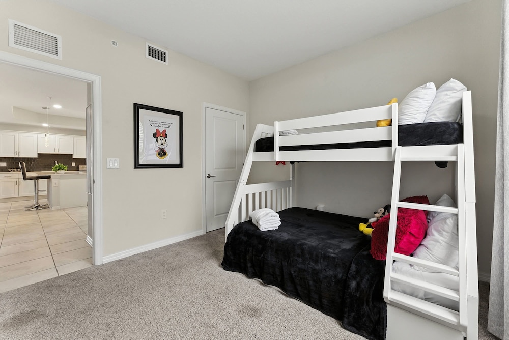 Beautiful Lakeview Retreat Near Disney
