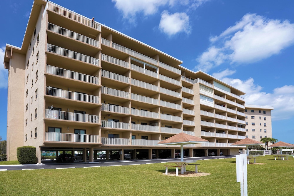 Bayshore Yacht & Tennis 314