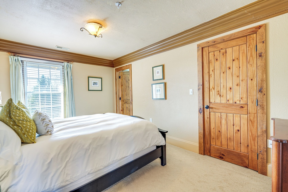 Private Hot Tub: 'bays View Lodge' in Kingsport!