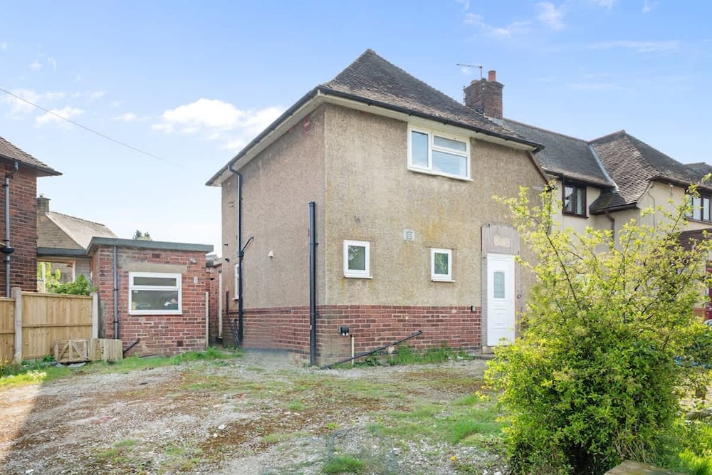 4 Bedrooms - 3 Bathrooms House