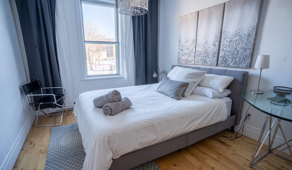 SUPERB 1 Bed Apt. Steps Away From Metro - Image 5