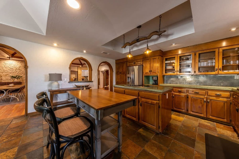 Spacious 90-acre Ranch Ideal for Families Reunions Events Sleeps 13 San Marcos River Access