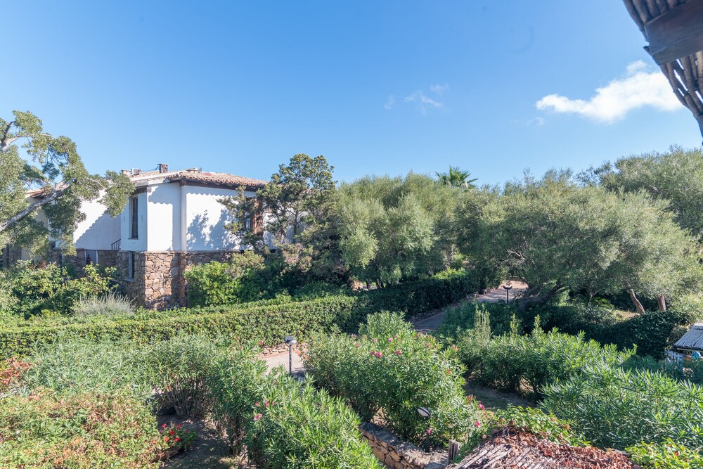 Casa Emozione With Shared Pool view 4
