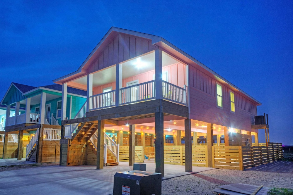 Sleeps 21, 2 Homes Private Pool, Patio Lounge w/ Fire Pit, Bar, TV, & Games