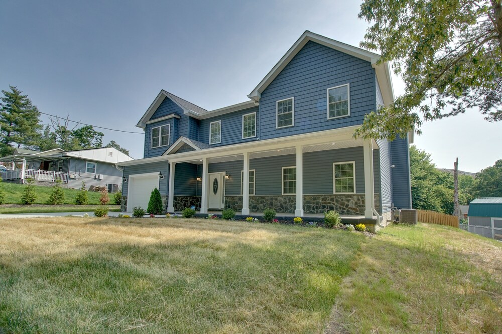 Dumfries Vacation Rental ~ 32 Mi to Washington DC! in Dumfries, US