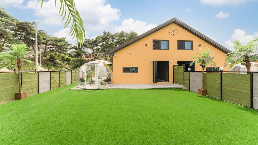 Taean Aloha Oe Pet Pool Villa