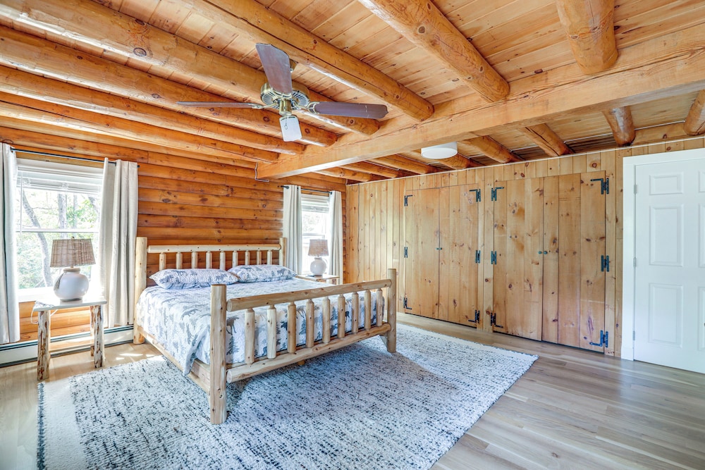 Deck, Sauna & Fire Pits: Upscale Belle Mead Cabin
