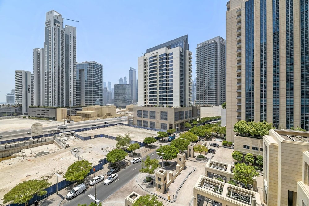 Silkhaus Burj Khalifa Short Walk Pool Gym