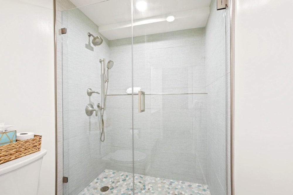Whaler 3 Free Rental Cars KBM Resorts Ocean View 2-bedroom Unit At The Whaler Resort 3 Units, 4 Bedrooms WH Ml-1592