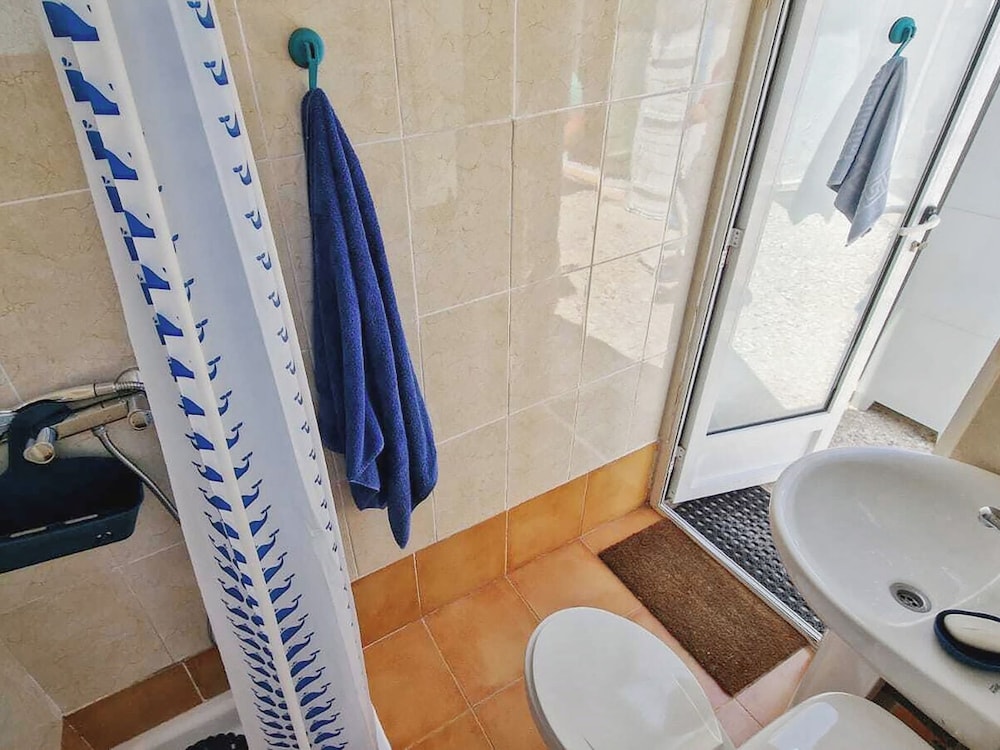 House With Exclusive Pool and Garden 7 min Walk From the Beach and the Center