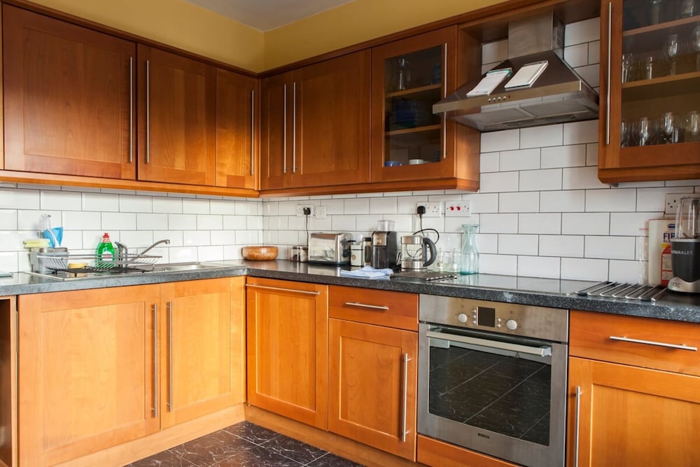 Sophisticated Edinburgh Apartment in City Centre