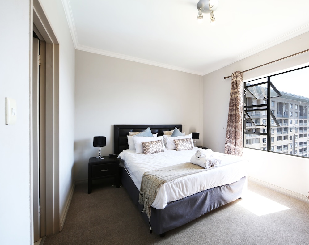 Prestige Apartment Sandton at Westpoint