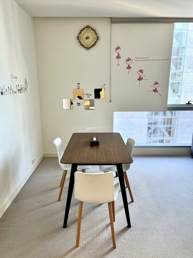Readyset Apartments at QV