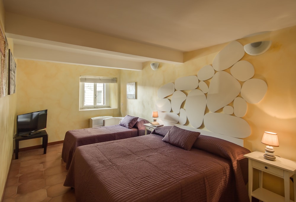 Rome King Suite