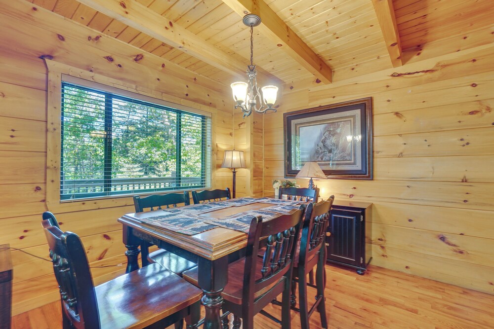 Sevierville Cabin w/ Hot Tub: 5 Mi to Pigeon Forge view 3