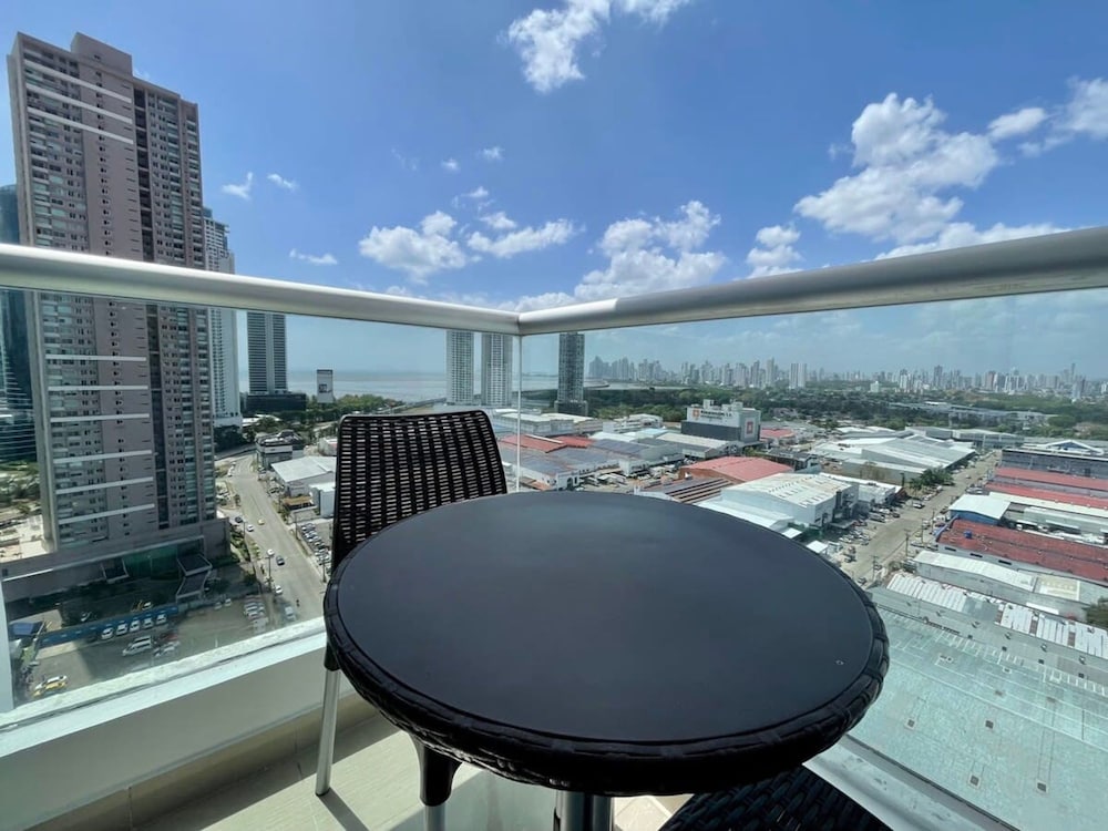 East Tower - Spacious 3 Bed Apt in Costa del Este