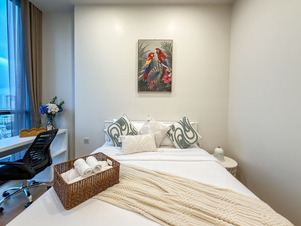 New City Condo in Central Bangkok Siam Paragon · Central World