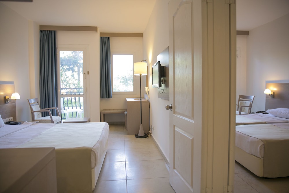 Bodrum Sea Side Beach Club Otel - Image 72