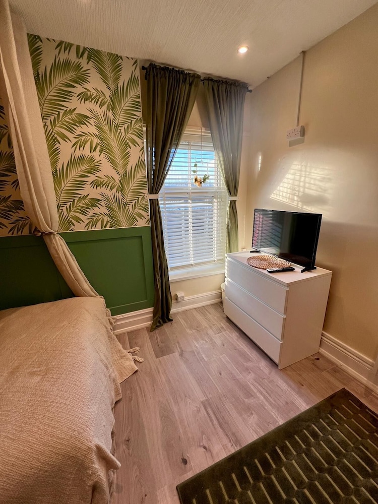 Tropical Hideaway Studio Apartment view 3