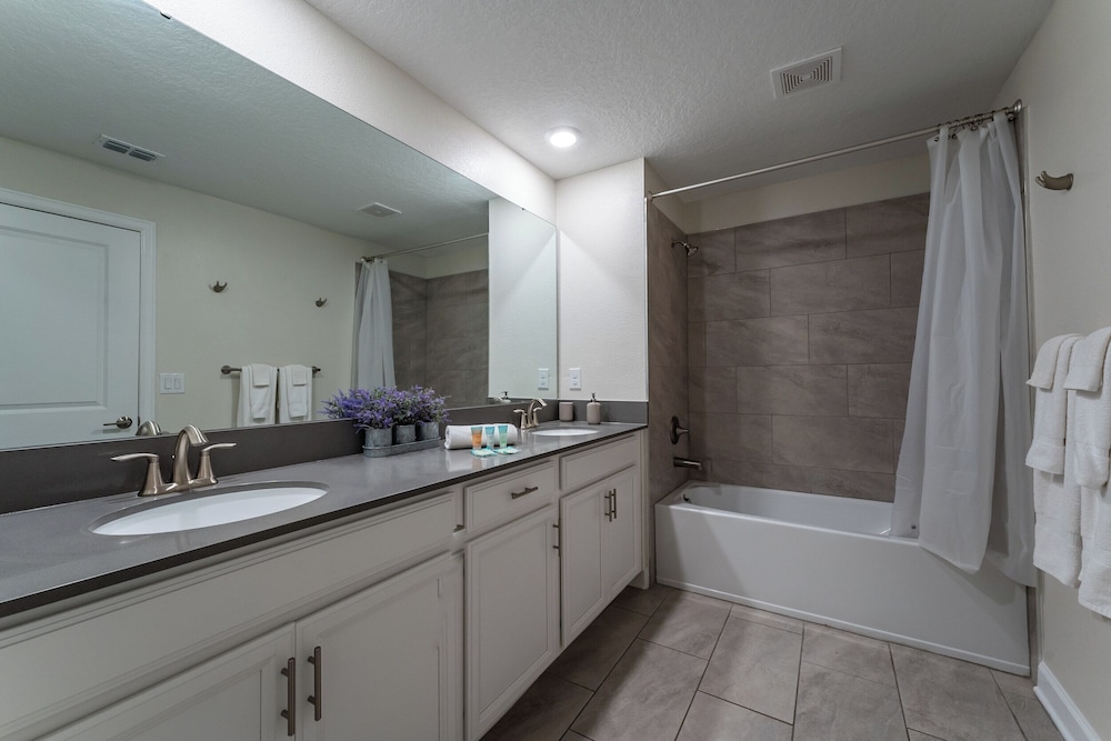 Enchanted 5BR Townhome Disney Fun Awaits