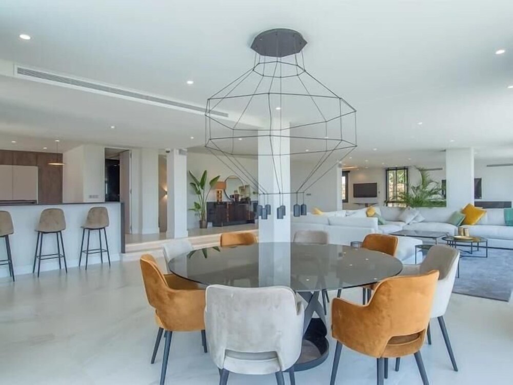 Sunrise Villa Marbella by Lodgerstrip