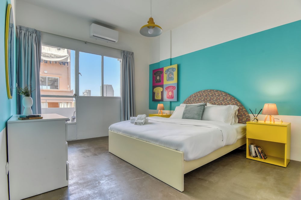 The Pop House 2-BR Apt in Mar Mkhayel
