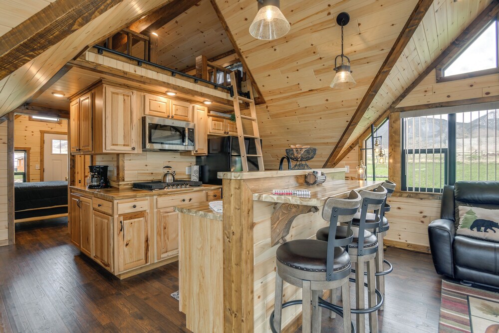 1/2 Mi to Ruby River: Cabin w/ Trail Access!