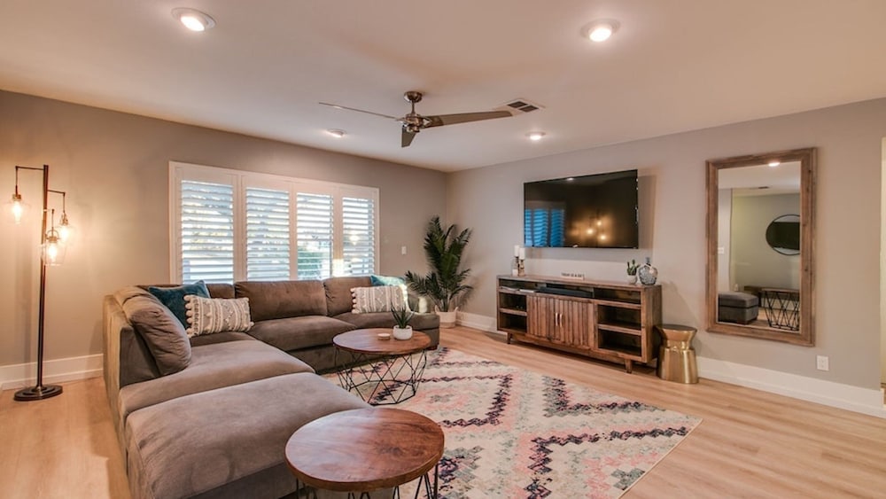 Relaxing 4 Bdrm Retreat in the Heart of Scottsdale