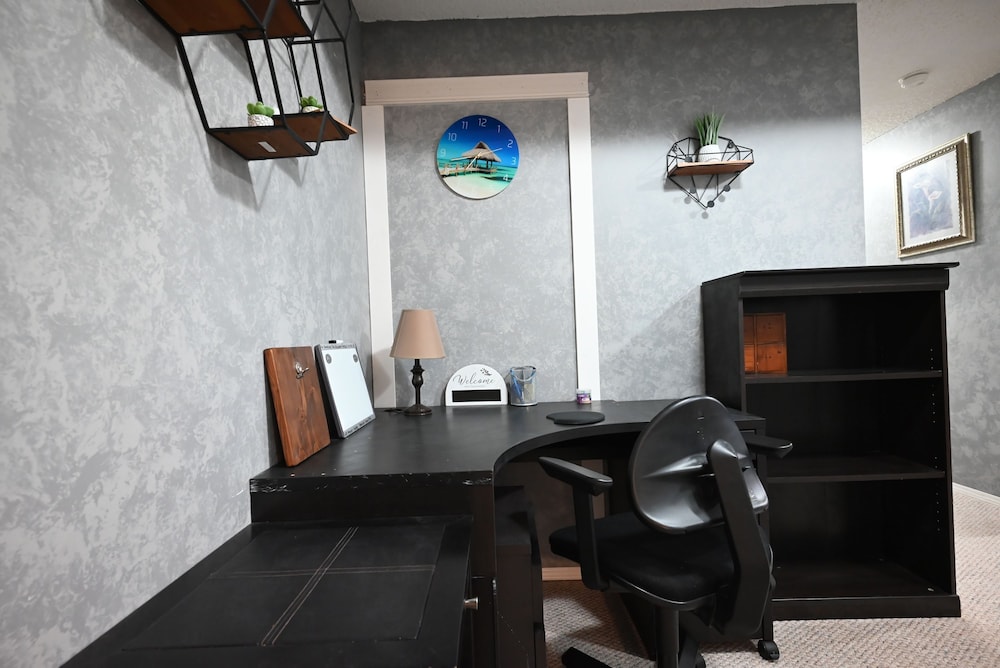 33 Executive Home A C Airport