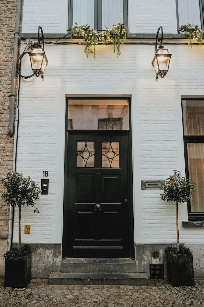 The Burgundy - Boutique B&B