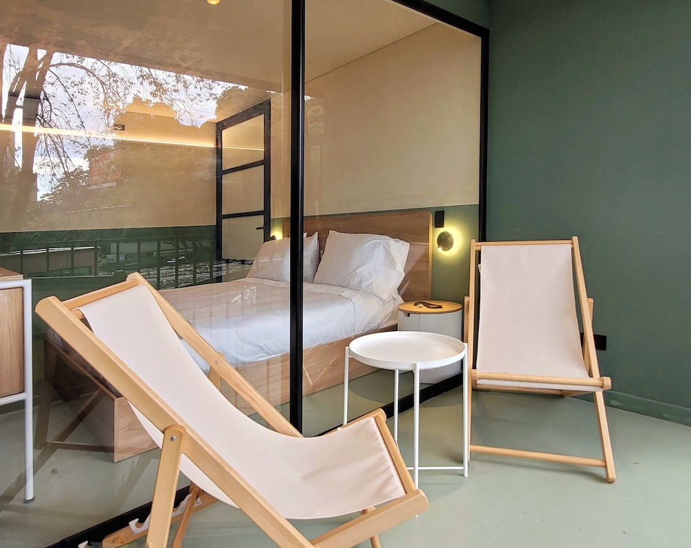 w Attractive 2BR w Balcony in Poblado