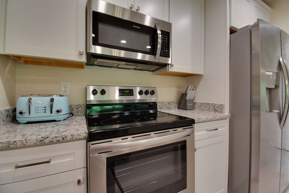 Spacious Condo in the Heart of Hilton Head view 4
